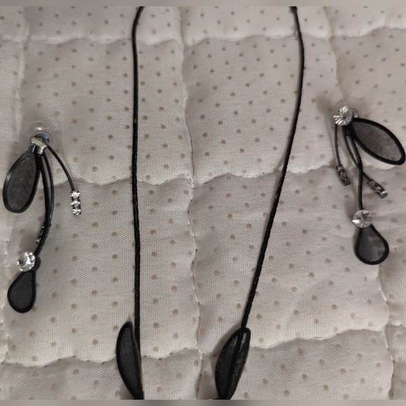 Black Floral Necklace and Earrings Set - Picture 3 of 3